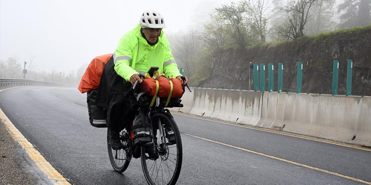 İspanyol Çiftçi, Kanser Hastaları İçin Vietnam'a Kadar Pedal Çevirecek