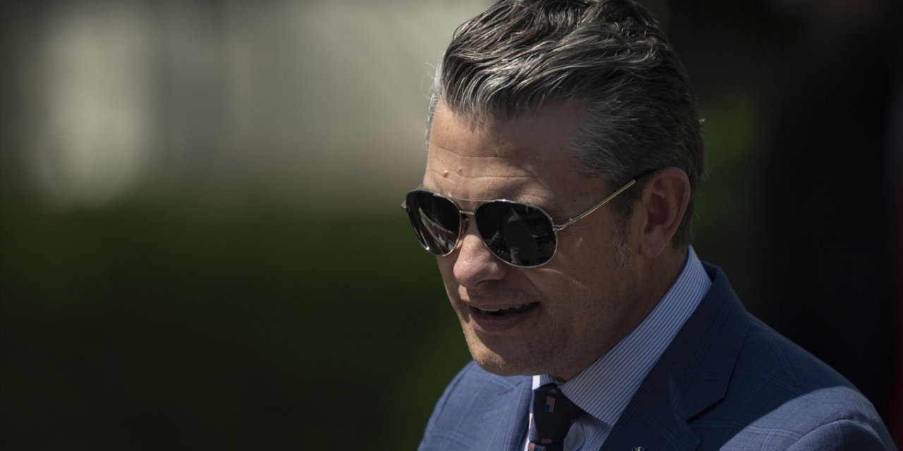 ABD'de Demokratlar, Savunma Bakanı Hegseth'in Görevden Alınması İçin Baskıyı Artırıyor