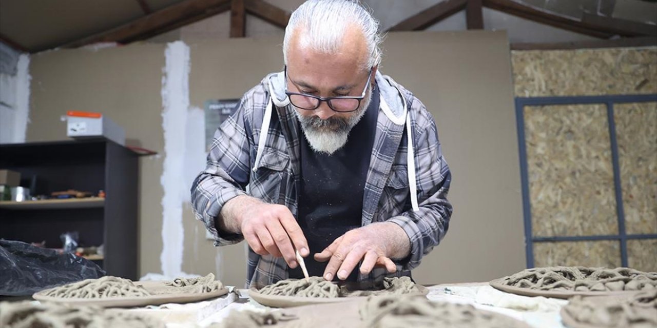 Çamura Şekil Veren Çanak Ustası, Geleneği Rölyef Eserlerle Yaşatıyor