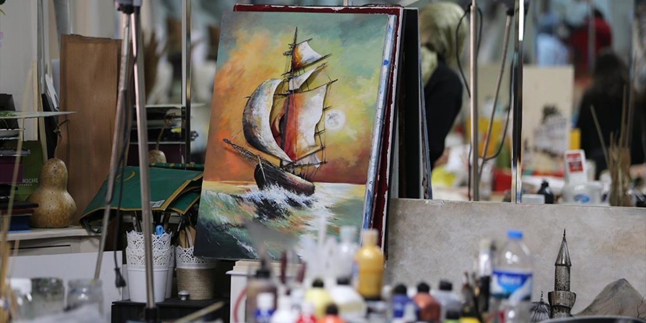 Kadınların Dokunuşuyla Atıklar Sanata Dönüşüyor