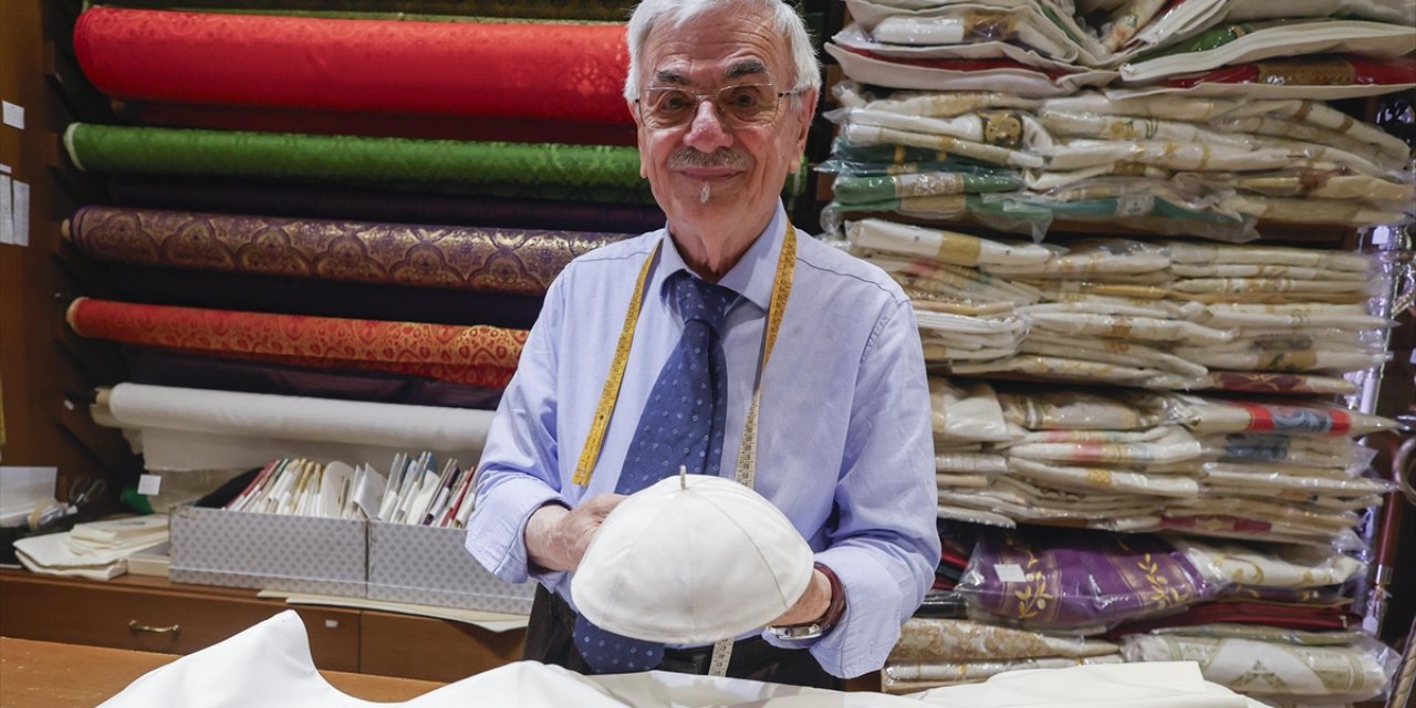 Son Üç Papanın Terzisi, Dördüncüsünü Giydirmeye Hazırlanıyor