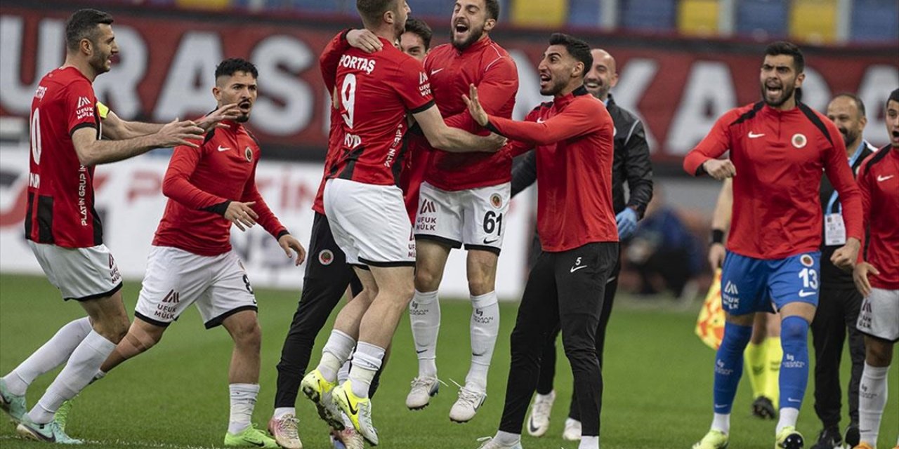 Gençlerbirliği'nde Gözler Sahada Akıllar İstanbul'da Olacak