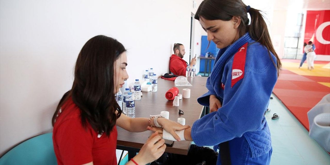Dünya Şampiyonasına Hazırlanan Judocuların Sağlığı Onlara Emanet