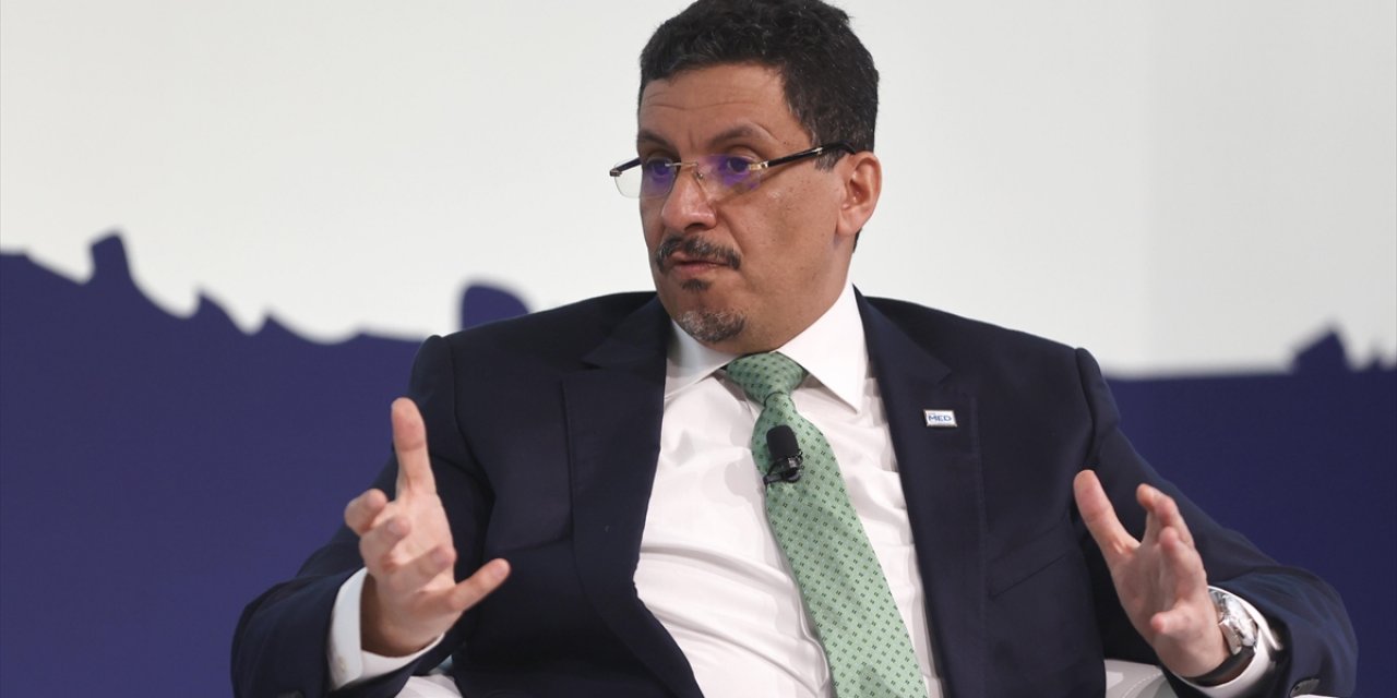 Yemen Başbakanı Bin Mübarek, Görevinden İstifa Etti