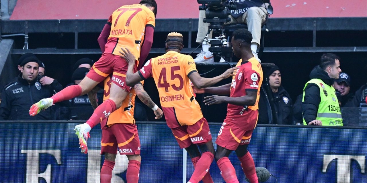 Lider Galatasaray, Sivasspor'u İlk Yarım Saatte Attığı 4 Golle Geçti