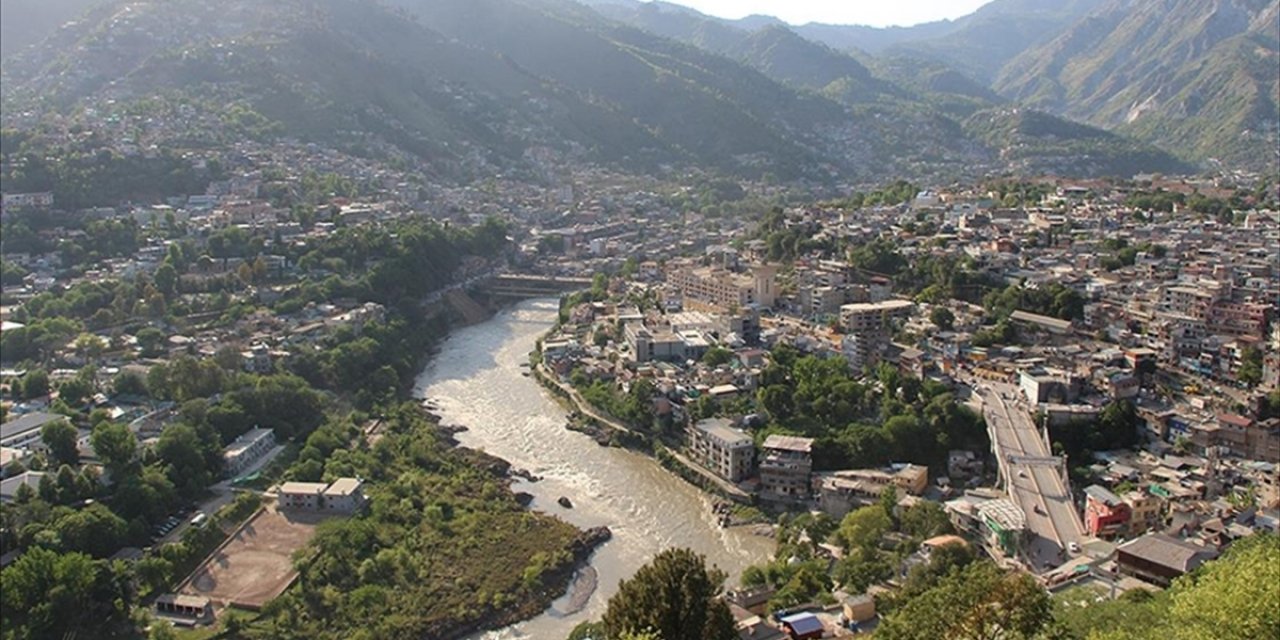 Hint Basını: Hindistan, Chenab Nehri'nden Pakistan'a Su Akışını Kesti