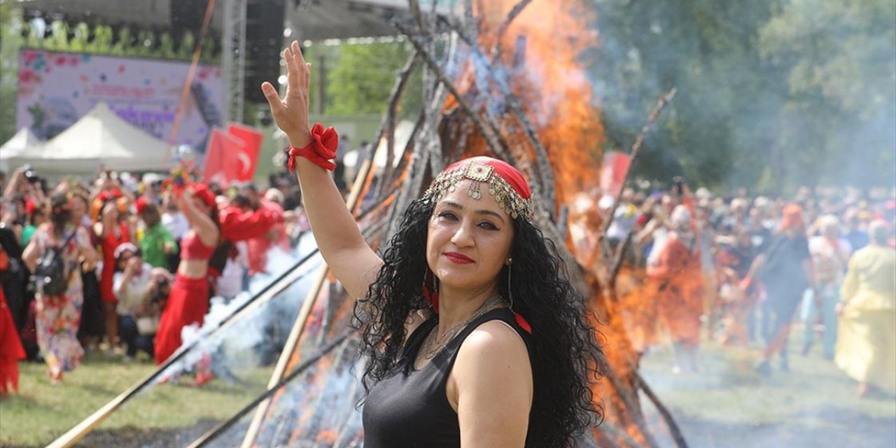 Edirne'de Geleneksel "Kakava Ateşi" Yakıldı