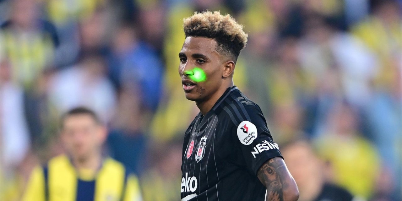 Fenerbahçe-Beşiktaş Derbisinde Futbolcuya Lazer Tutan Taraftara Spordan Men Cezası