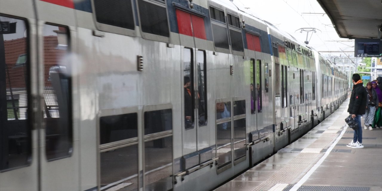 Fransa'da Grev Nedeniyle Demir Yolu Ulaşımı Aksadı