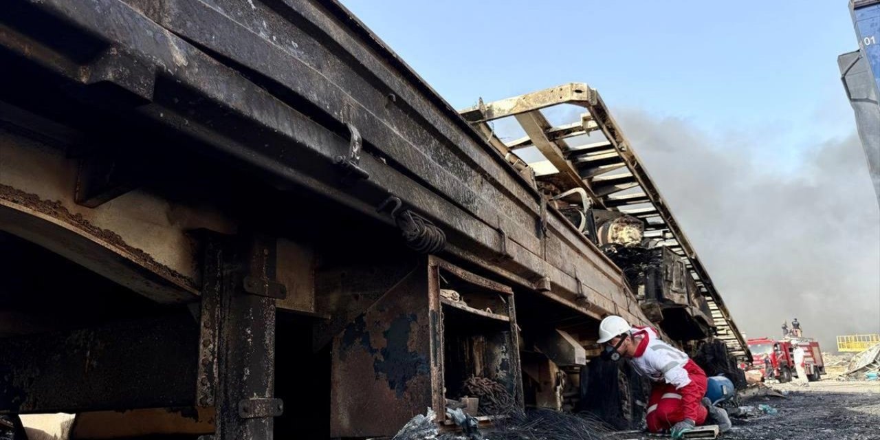 İran'da Büyük Patlamanın Yaşandığı Limandaki Hasarın Maliyeti 3 İla 5 Milyar Dolar