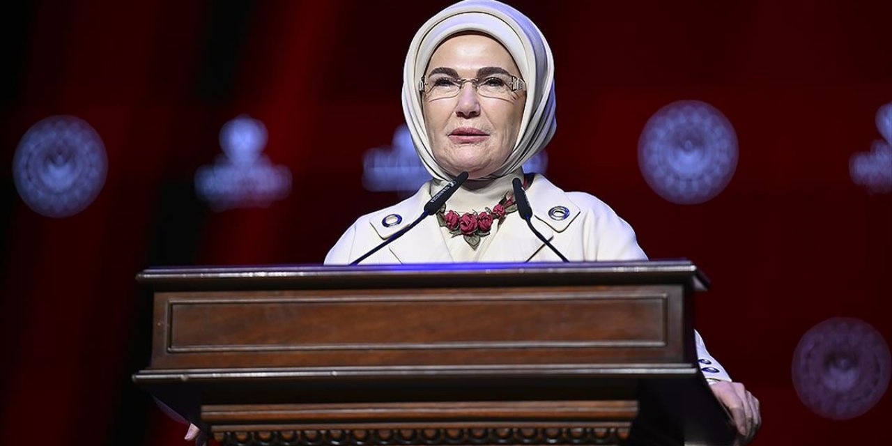 Emine Erdoğan'dan Dünya Ebeler Günü'ne İlişkin Paylaşım