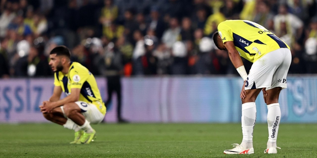 Fenerbahçe, Kadıköy'de Kaybettiği Puanlarla Şampiyonluktan Uzaklaştı