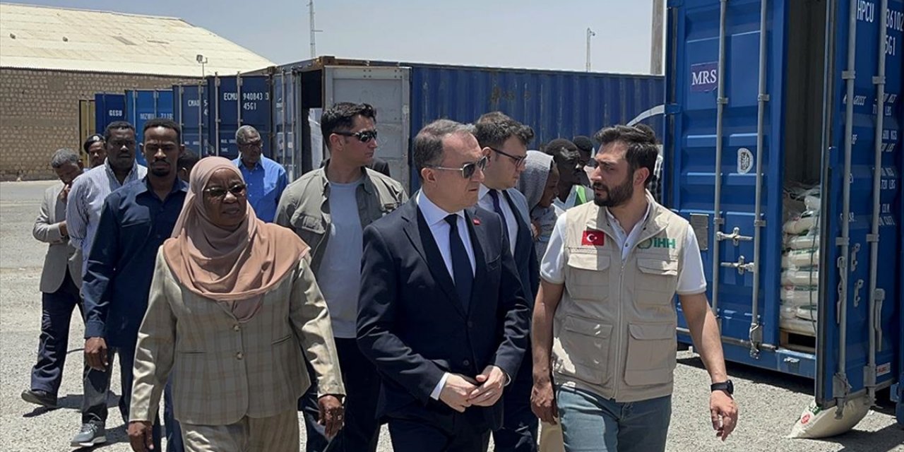 Türkiye'den Gönderilen "2. İyilik Gemisi" Sudan'a Ulaştı