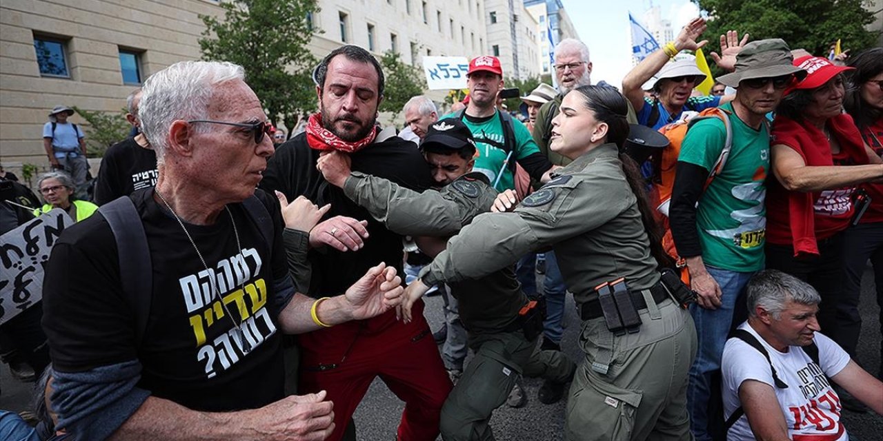 İsrail’de Meclis Önünde Toplanan Yüzlerce Kişi, Gazze’de İşgali Genişletme Planını Onaylayan Hükümeti Protesto Etti