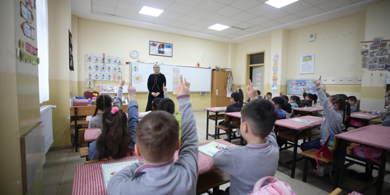 Öğretmenlerin İl İçi İsteğe Bağlı Yer Değiştirme Başvuruları 12 Mayıs'ta Başlıyor