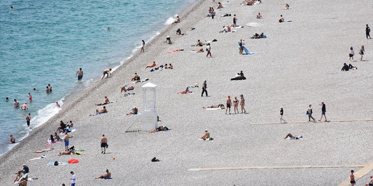 Antalya ve Muğla Sahillerinde Güneşli Hava Yoğunluğu