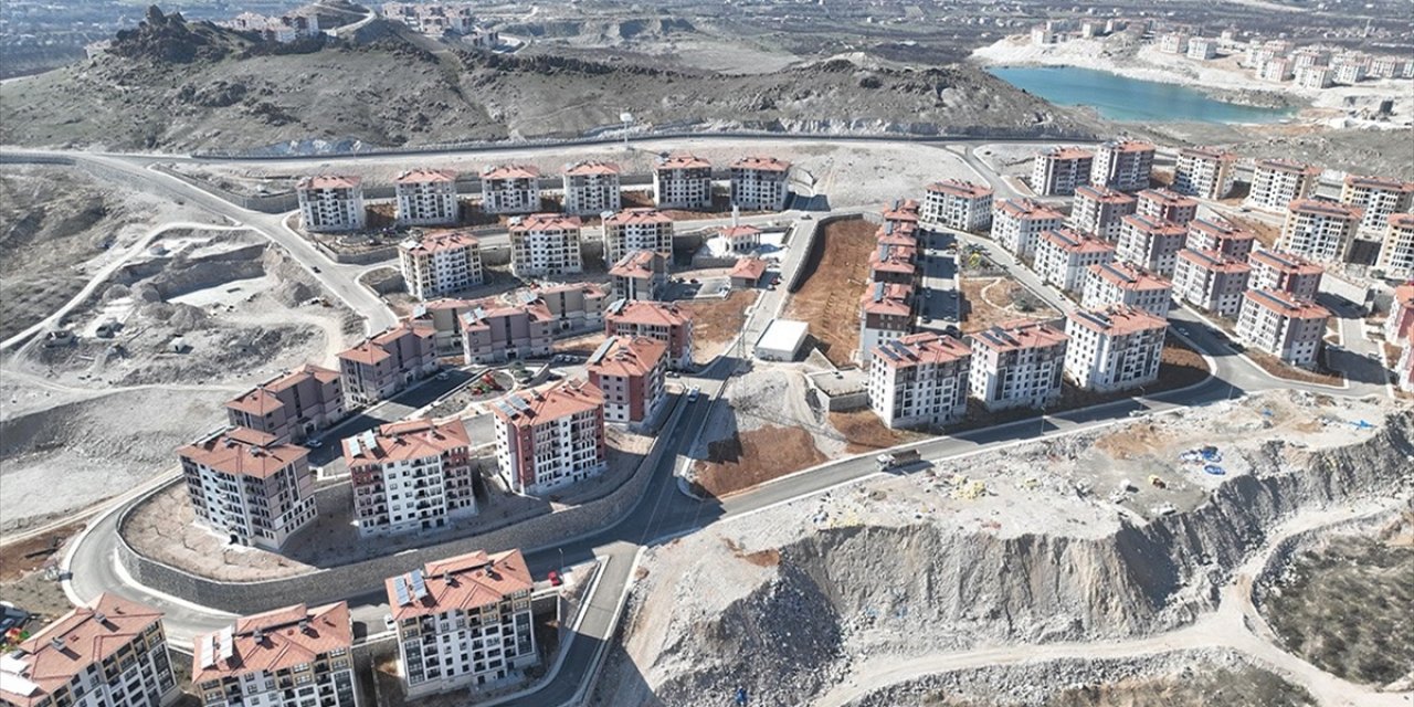 Malatya'da Deprem Konutlarının Yapımı Sürüyor