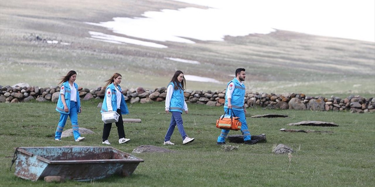 Evde Sağlık Hizmeti Alan 395 Hasta İçin Her Koşulda Dağları Tepeleri Aşıyorlar