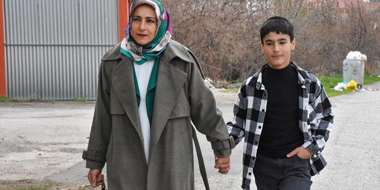 Çizgi Filmden Etkilenerek Balkondan Atlayan Çocuk, Fizik Tedaviyle Desteksiz Yürümeye Başladı