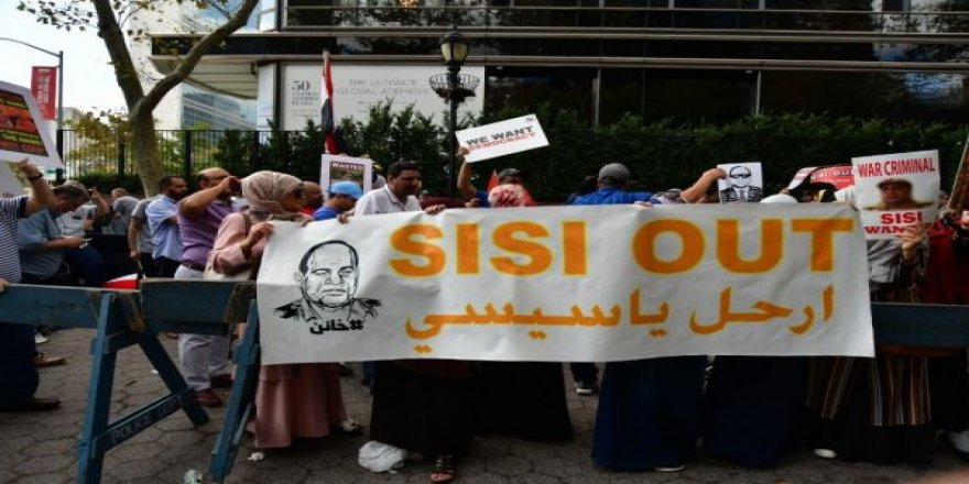 New York’ta Sisi İle Mursi Destekçisi Arasında Gergin Anlar Yaşandı