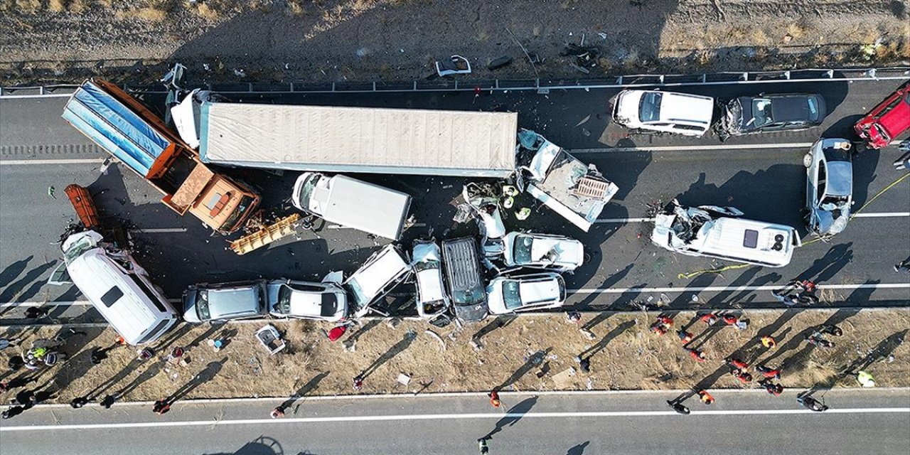 Türkiye'de Geçen Yıl 1 Milyon 444 Bin 27 Trafik Kazası Meydana Geldi