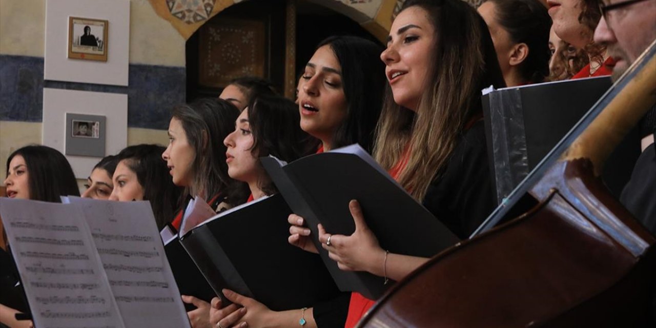 Suriye'de Devrimin Notalarıyla Sanatseverleri Büyüleyen Kadın Korosu: Gardenia