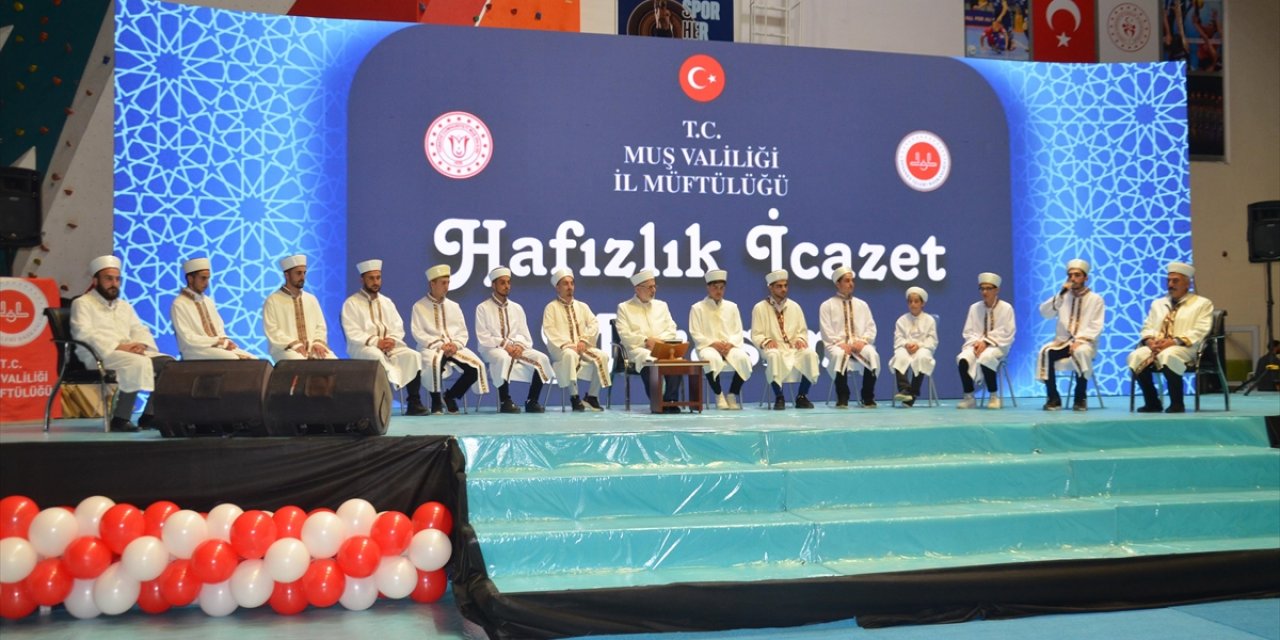 Muş'ta Hafızlık Eğitimini Tamamlayan 300 Öğrenci İcazet Aldı