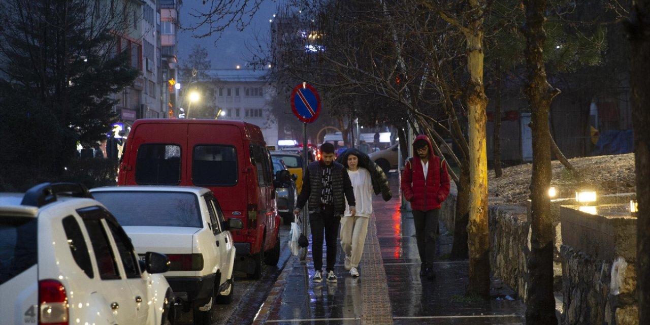 Elazığ ve Tunceli Çevreleri İçin Gök Gürültülü Sağanak Uyarısı
