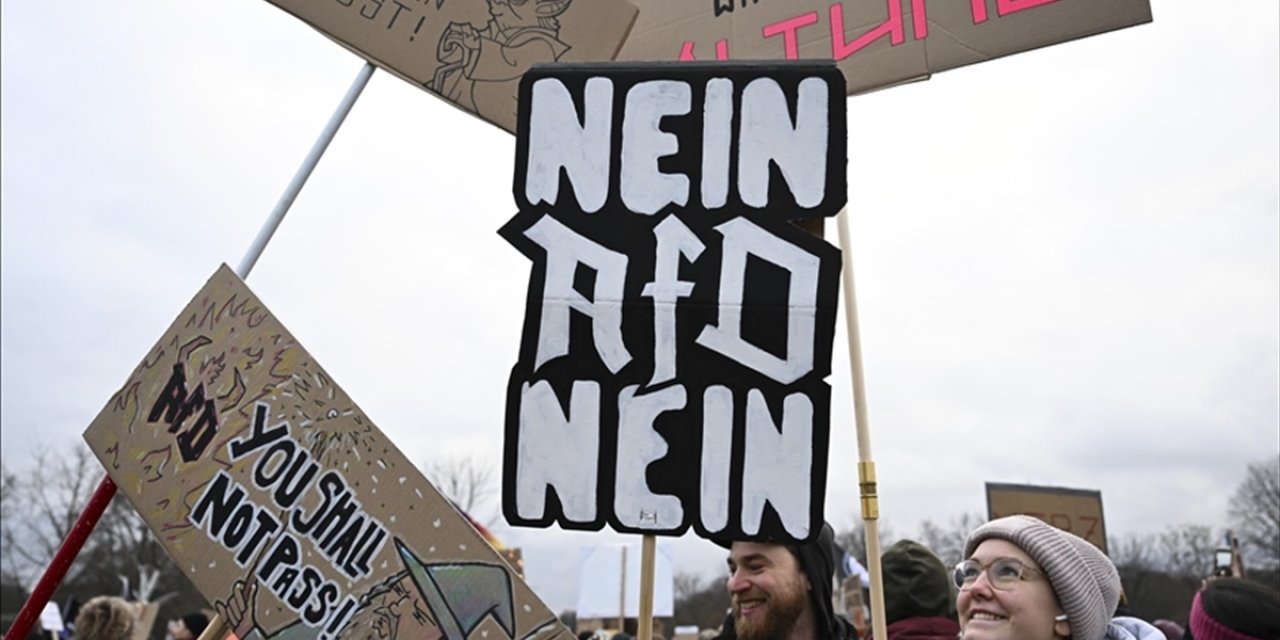 Almanya'nın Baden Württemberg Eyaletinde AfD'li Yetkililerin Silah Ruhsatlarının İncelenmesi Talebi