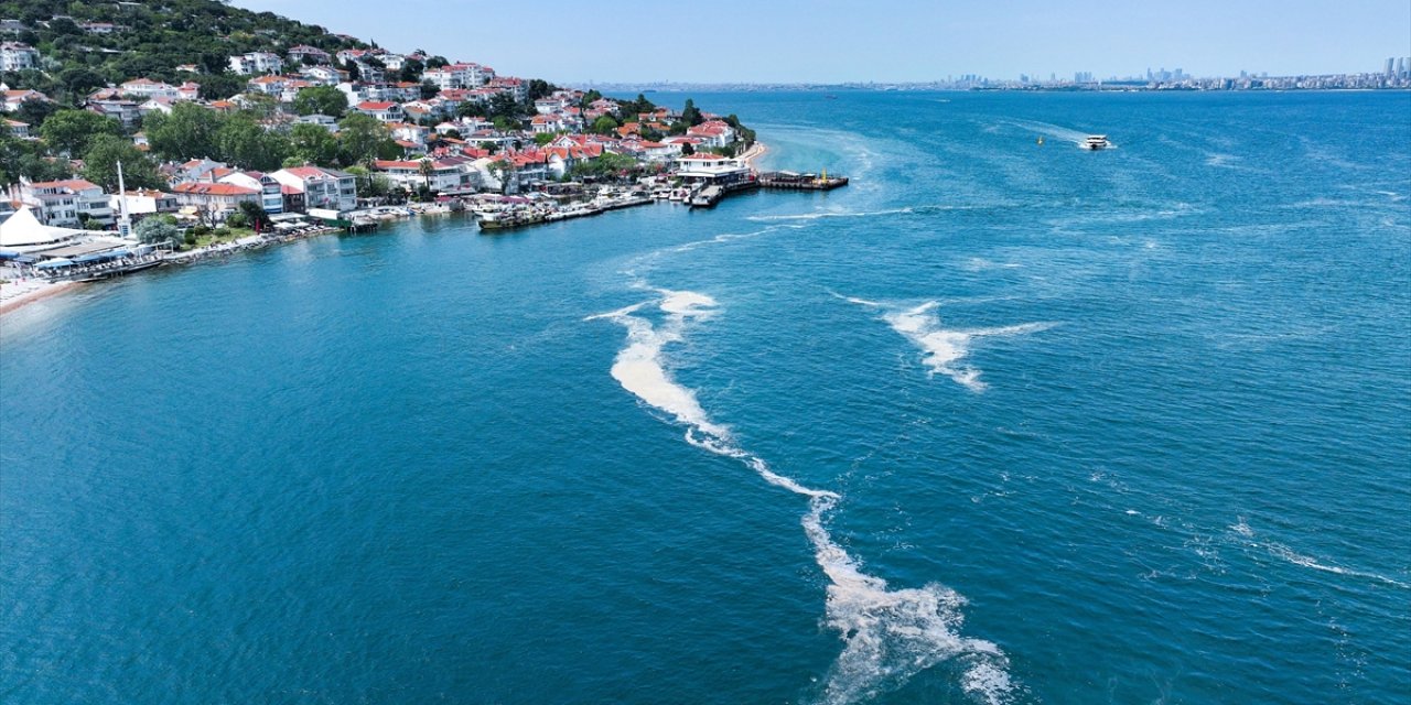 Marmara Denizi'nde Kınalıada Açıklarında Müsilaj Yeniden Görüldü