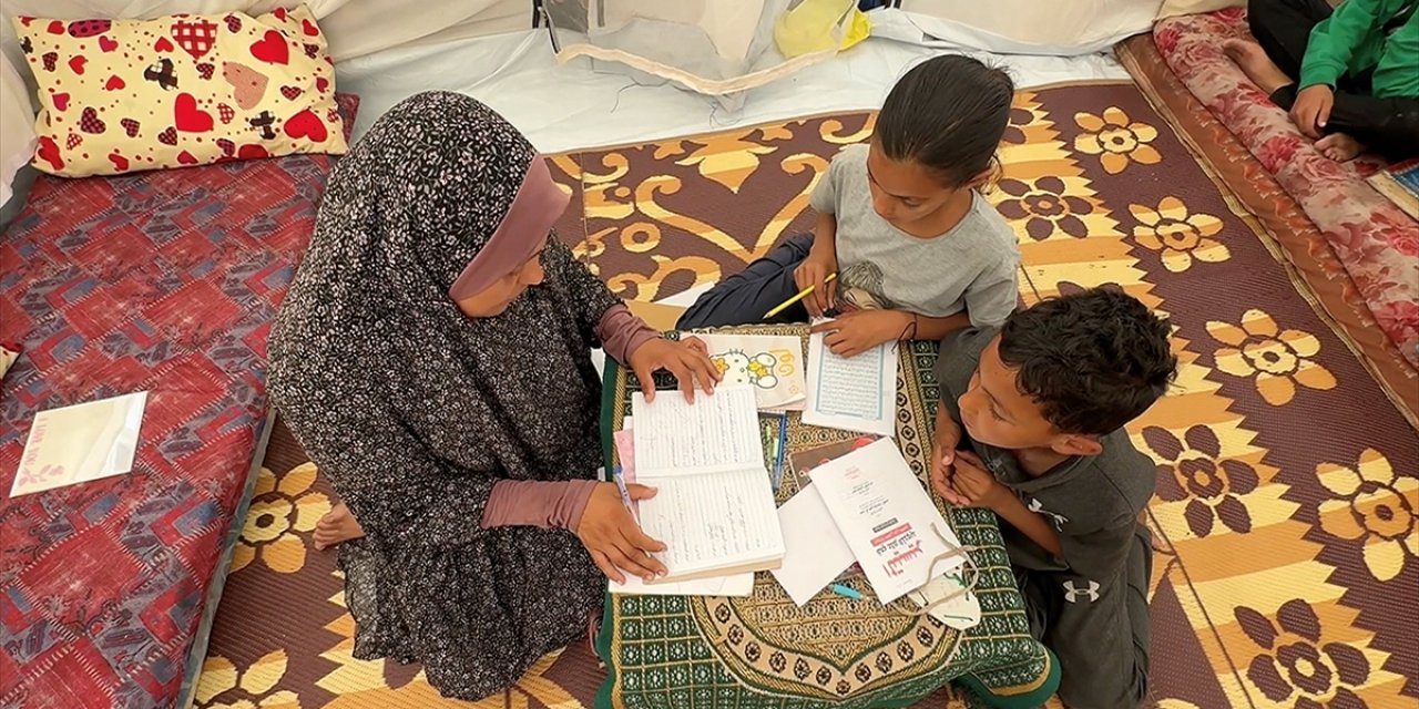 Gazzeli Anneler, Kayıpların ve Mahrumiyetin Ortasında Ayakta Durarak Herkese Örnek Oluyor