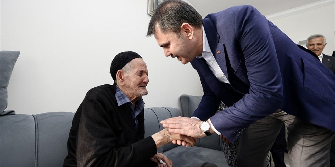 Bakan Kurum, Kahramanmaraş'ta Yeni Evlerine Kavuşan Depremzede Aileye Misafir Oldu