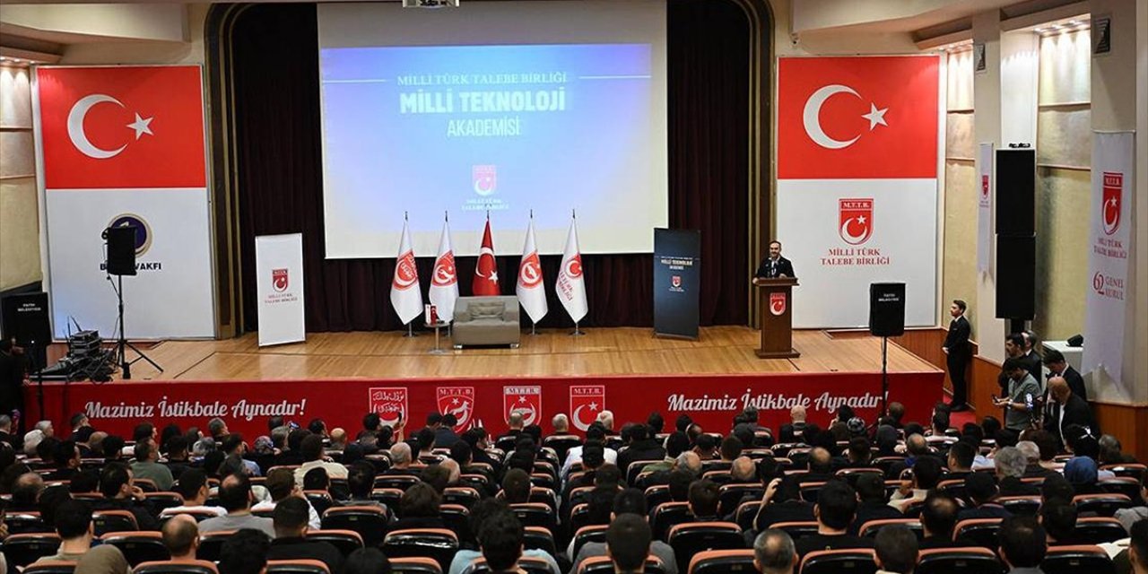 Bakan Kacır: Türk Milletinin Öz Evlatları, Gökyüzüne İmzalarını Attı