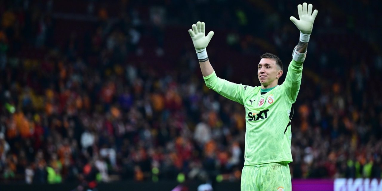 Galatasaray Kaptanı Muslera'nın Gözü Bülent Korkmaz'ın Rekorunda