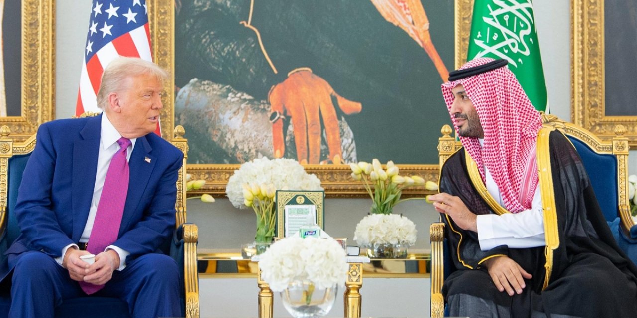 ABD Başkanı Trump, Suudi Arabistan Veliaht Prensi Bin Selman İle Kraliyet Divanı'nda Bir Araya Geldi