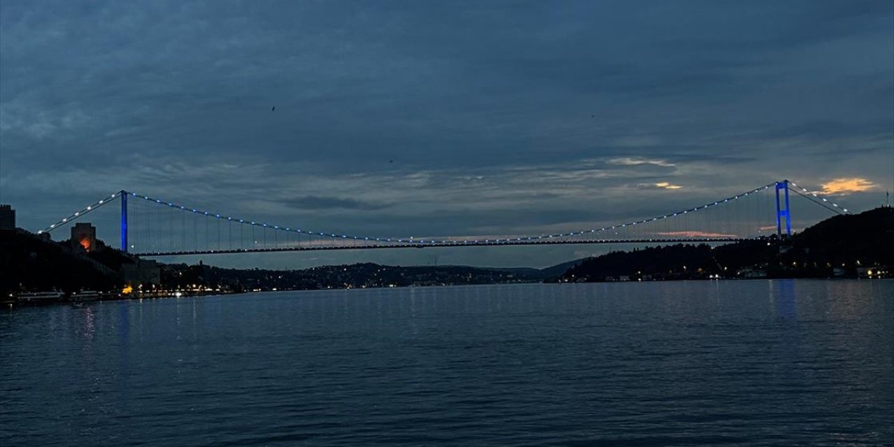 FSM Köprüsü, Engelliler Haftası Dolayısıyla Mavi Renge Büründü