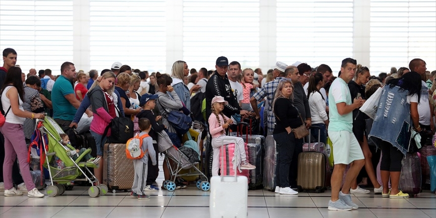 İngiliz Turistlerin Büyük Bölümü Ülkesine Döndü