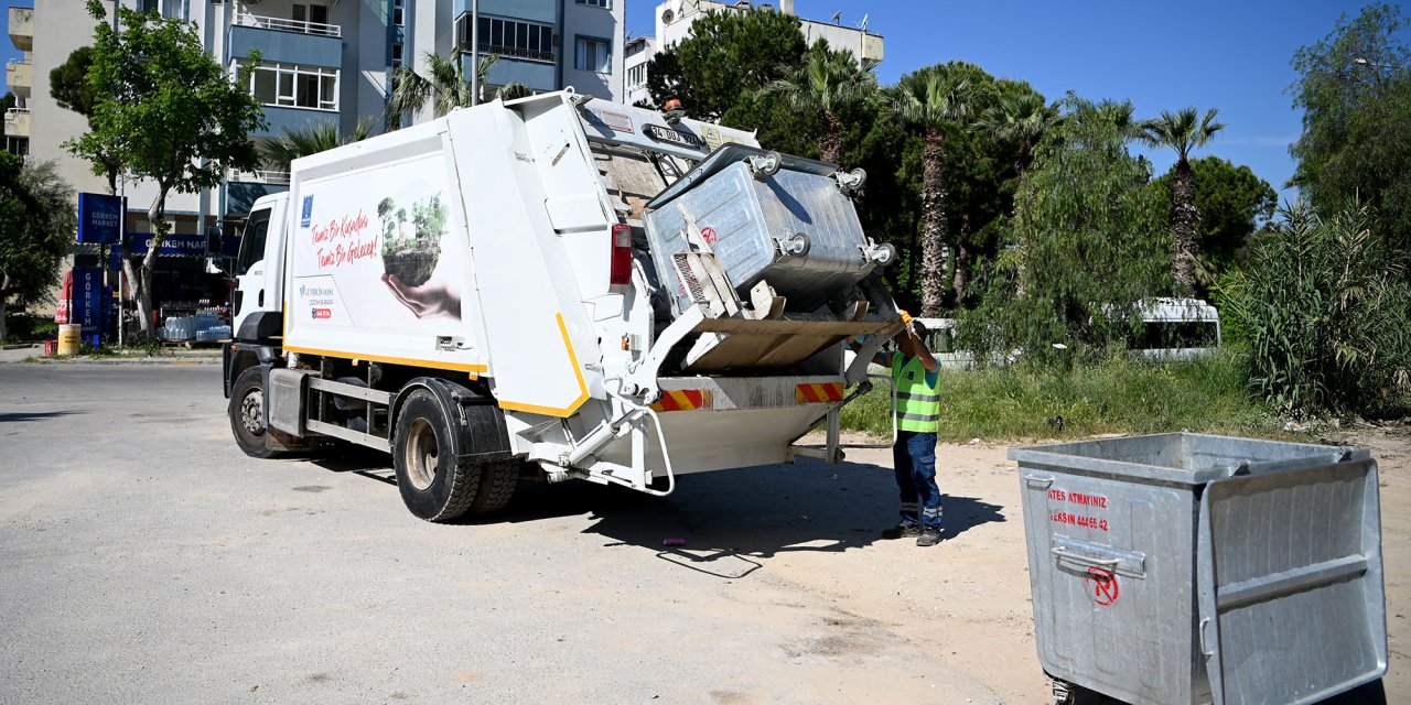 Kuşadası Kent Temizliğinde Yeni Dönem: “Çöp Saati” Uygulaması