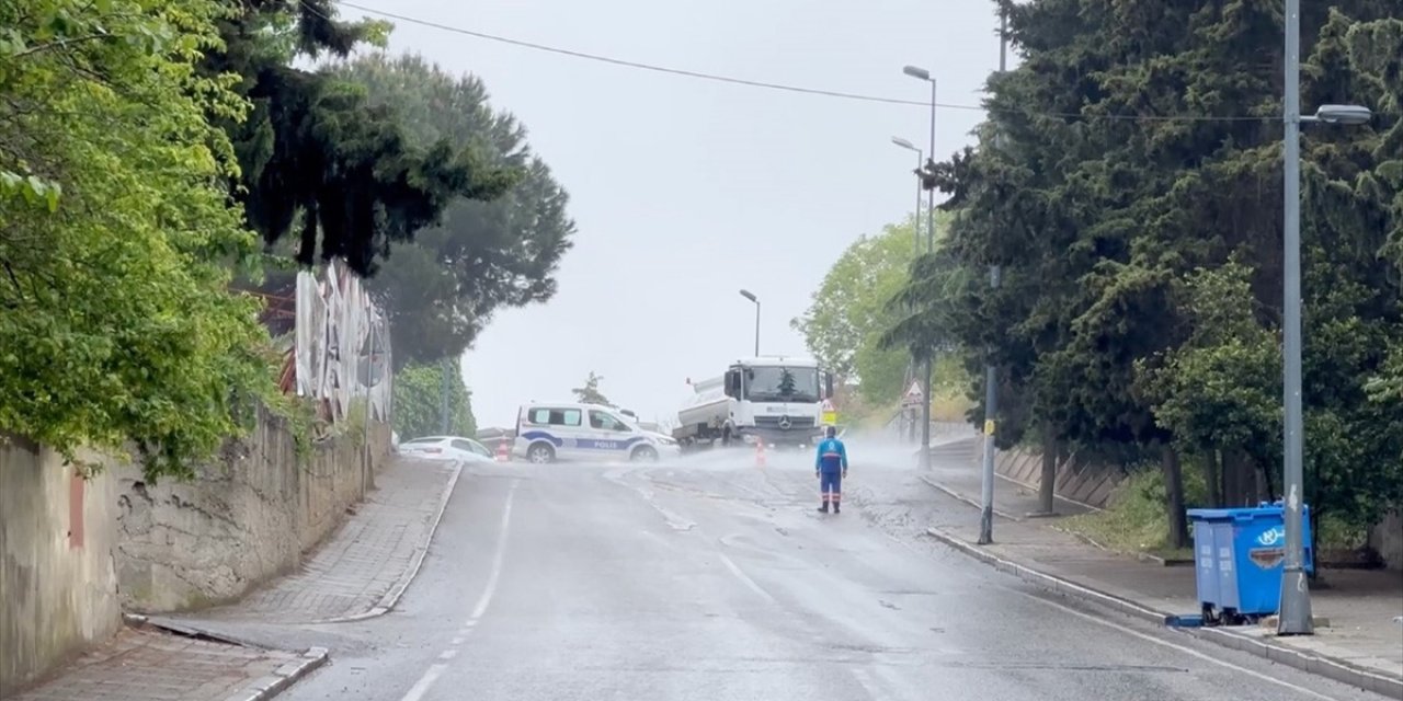 İETT Otobüsünden Akan Mazot Nedeniyle Çok Sayıda Araç Kaza Yaptı