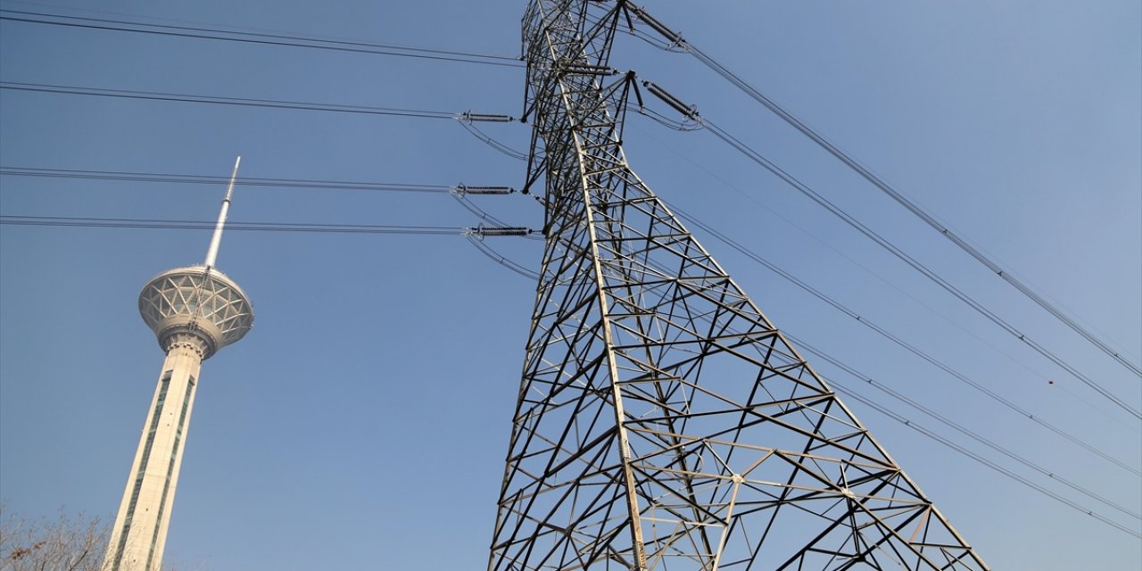 Enerji Sıkıntısı Yaşanan İran'da, Aşırı Tüketimde Bulunan Yüzlerce Evin Elektriği Kesildi