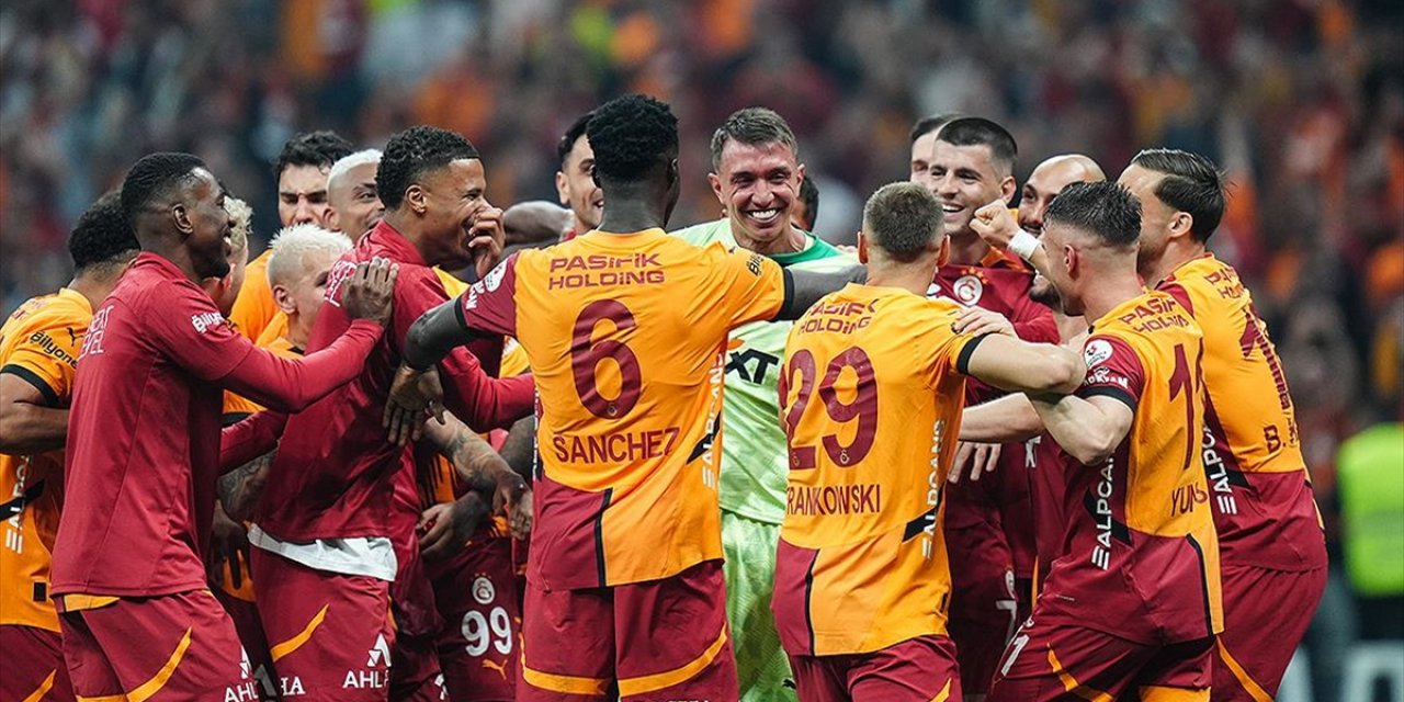 Galatasaray Beşinci Yıldızı Takan İlk Takım Oldu