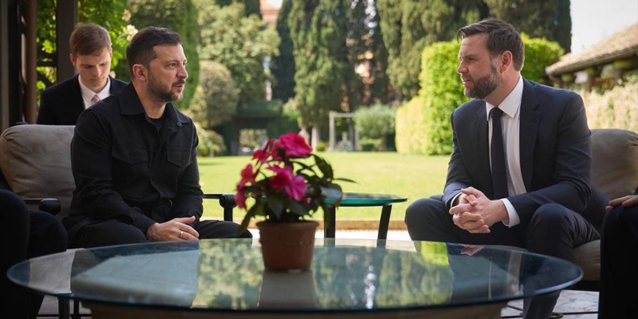 Zelenskiy, Vatikan'da ABD Başkan Yardımcısı Vance İle İstanbul Barış Müzakerelerini Görüştü