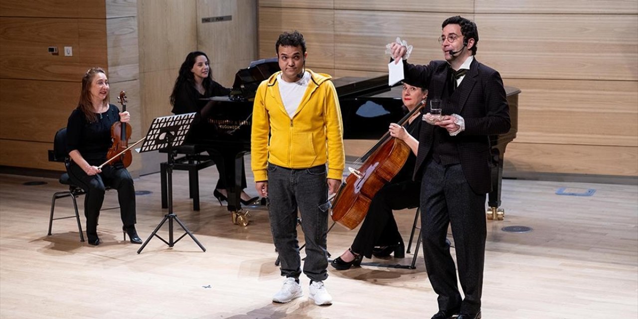 19. Yüzyıl Bestecisi Schubert, Bu Kez Bir Çocuğun Mektubuyla Sahnede "Yardımlaşmayı" Öğretiyor