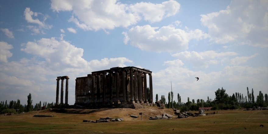 'İkinci Efes'te' Roma Hamamı Kalıntıları Gün Yüzüne Çıkarıldı