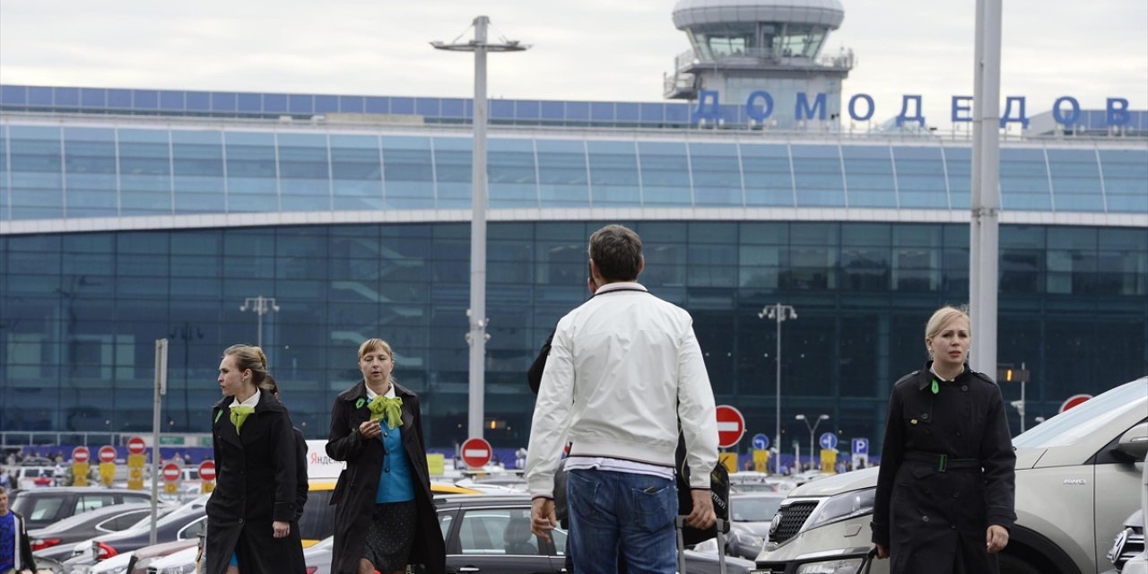 Moskova'da Bazı Havalimanlarındaki Uçuşlar İha Saldırıları Nedeniyle Durduruldu