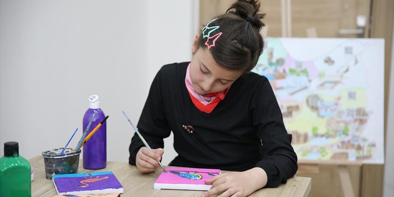 Vanlı Öğrenci "Yeşilayın Yeşil Kuşları" Resmiyle Türkiye Birincisi Oldu