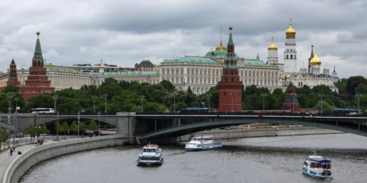 Moskova'da İHA Saldırıları: Havalimanları Uçuşları Durdurdu