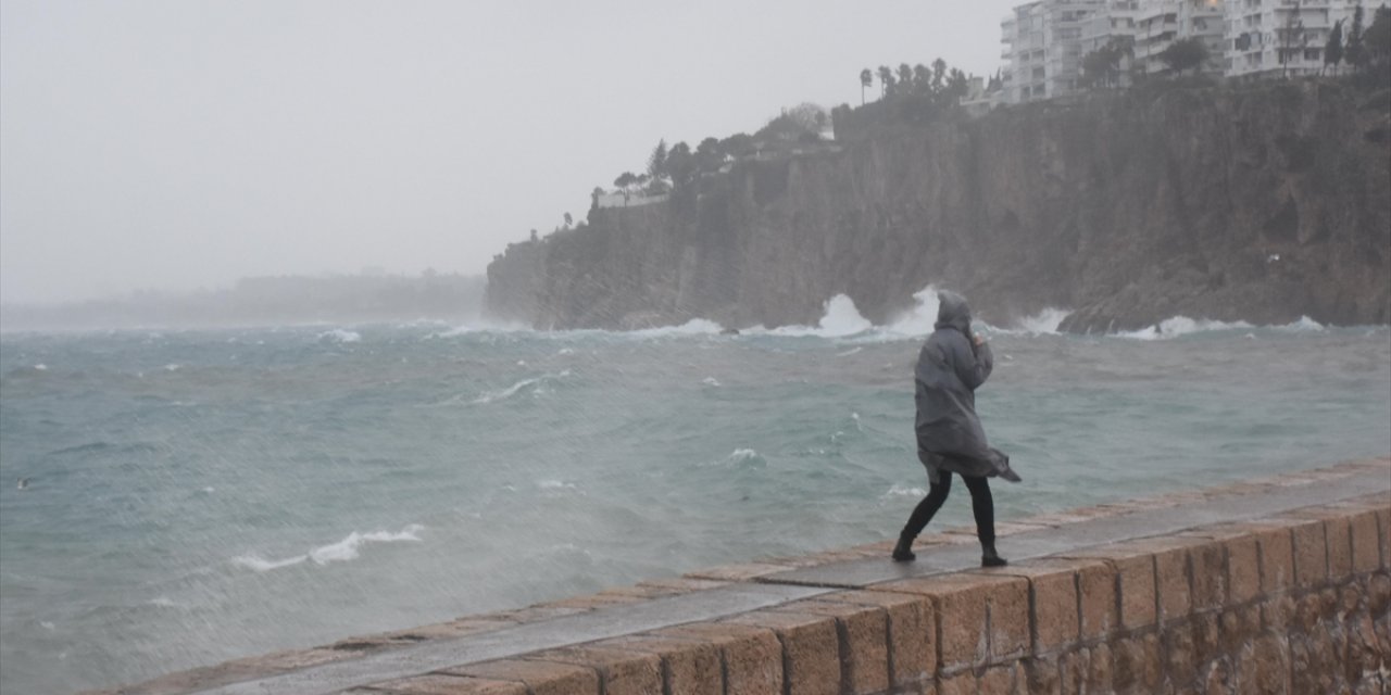 Akdeniz'in Batısı İçin Fırtına Uyarısı