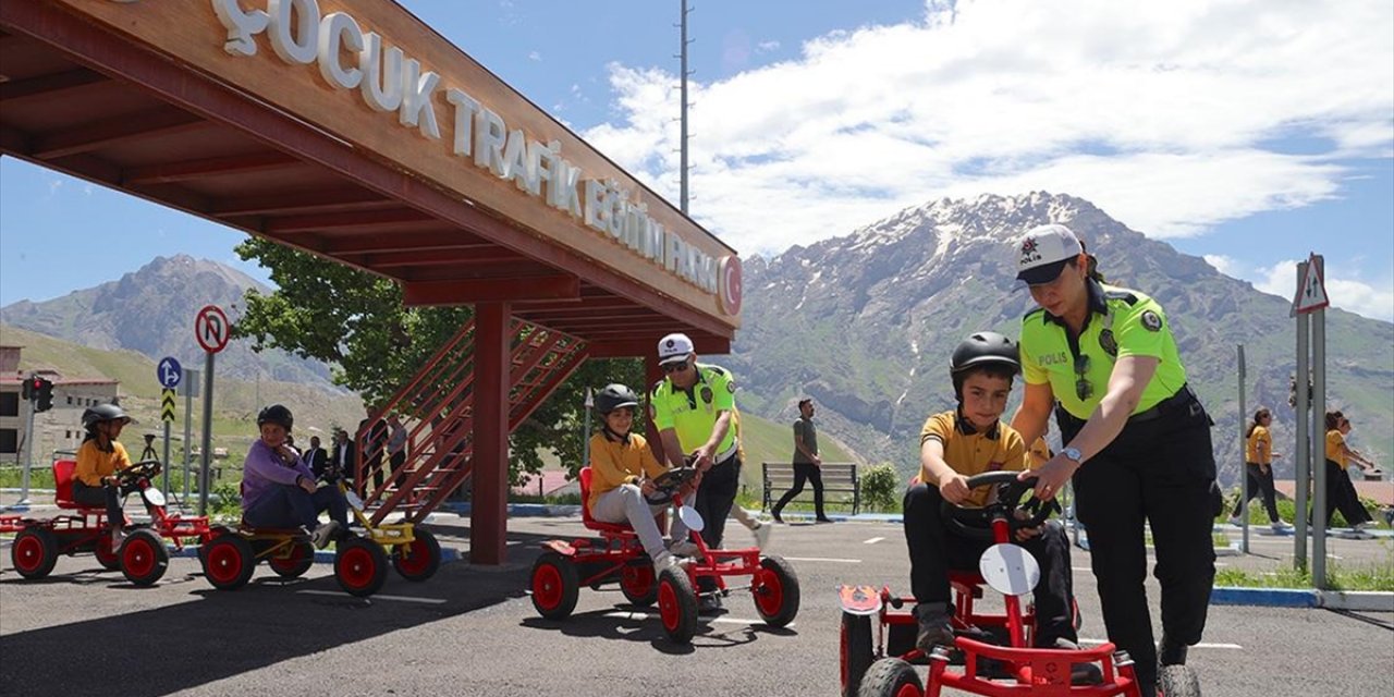 Hakkarili Çocuklara Go-Kart Araçlarıyla Trafik Eğitimi