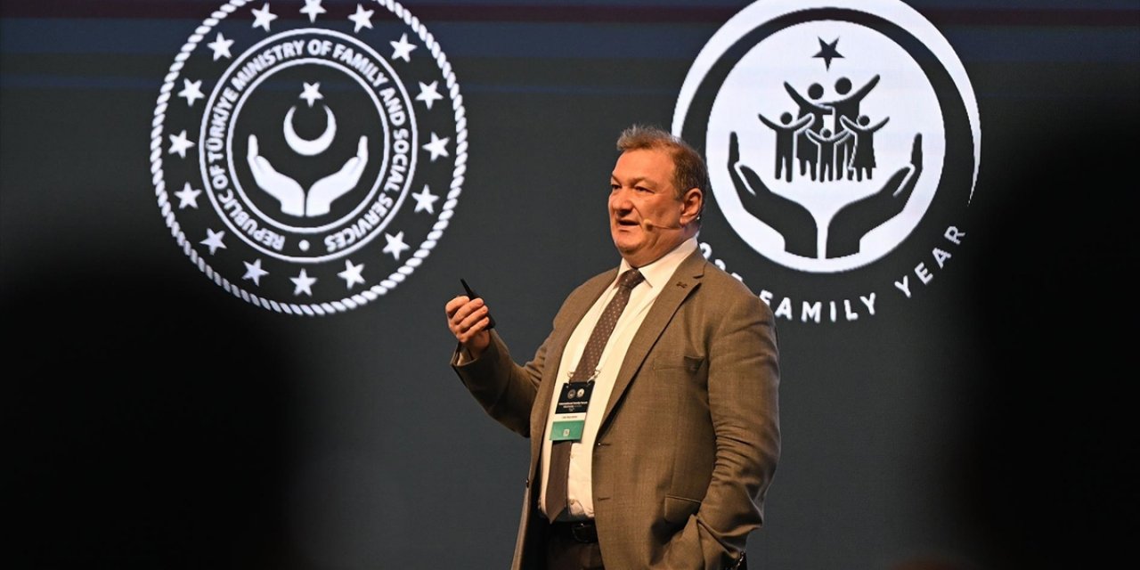 Uluslararası Aile Forumu'nda Doğum Hızındaki Düşüş Ve Cinsiyet Değiştirme Ameliyatları Konuşuldu